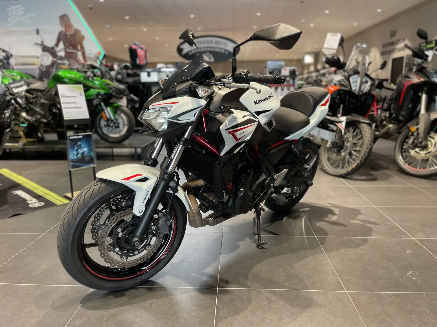 Kawasaki Z 650 Blanc - 1
