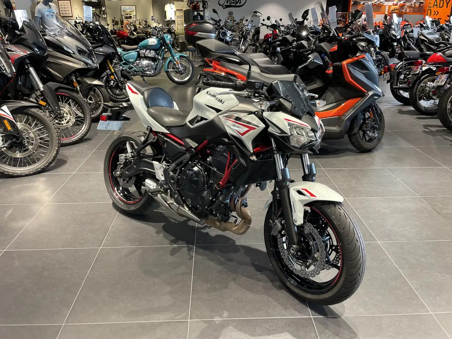 Kawasaki Z 650 Blanc - 2