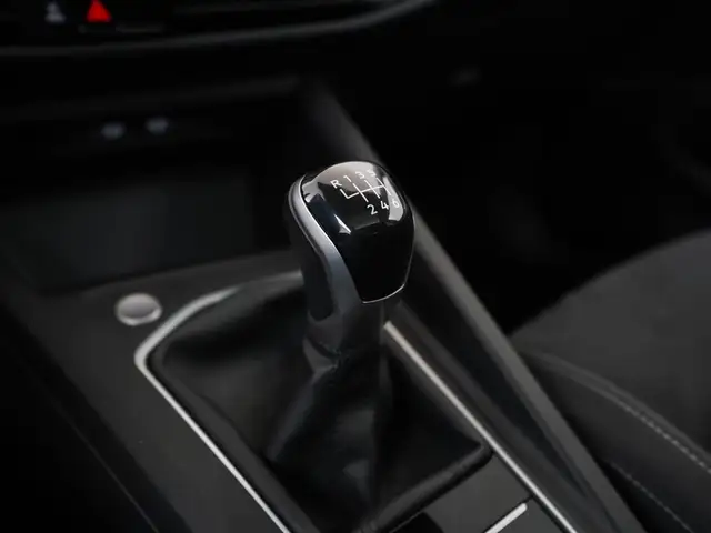 Volkswagen Golf view 11
