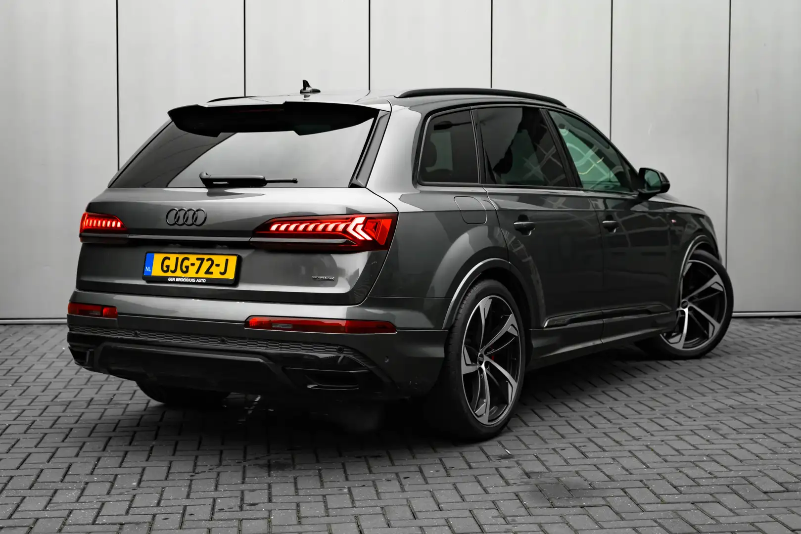 Audi Q7 60 TFSI e quattro Pro Line S Competition 490PK | 3 Gris - 2