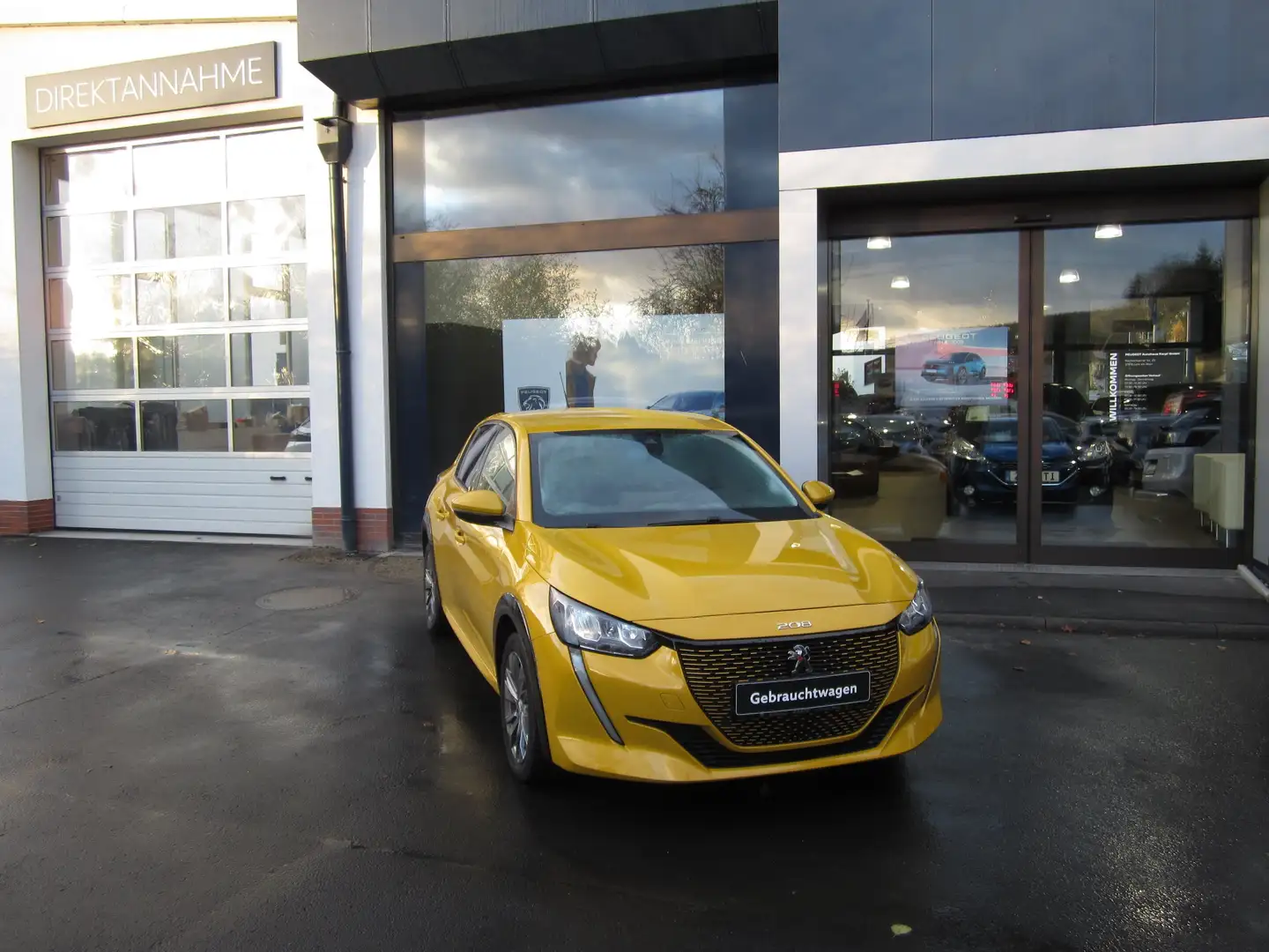 Peugeot e-208 Allure Elektromotor 136 Gelb - 1
