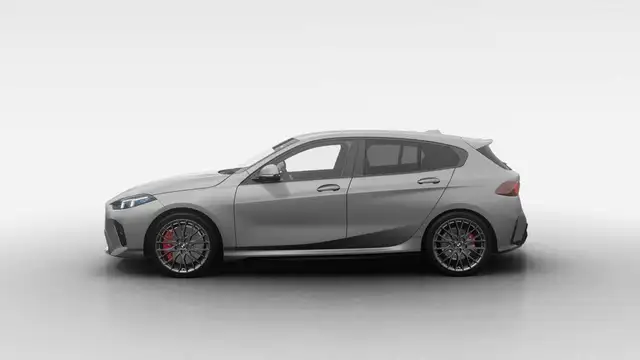 BMW 1 Series view 4
