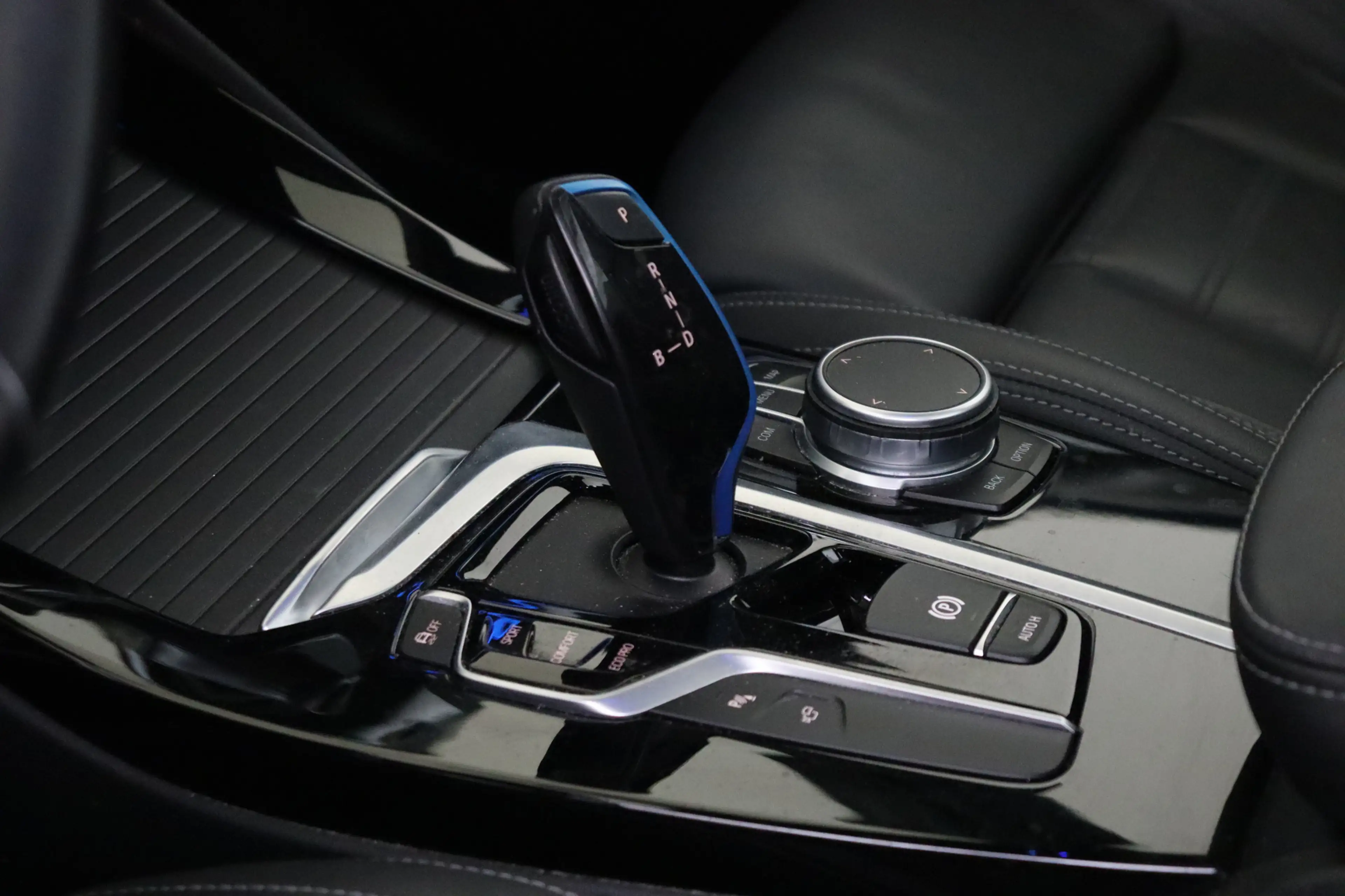 BMW iX3 High Executive / Trekhaak / Sportstoelen / Head-Up — photo 6