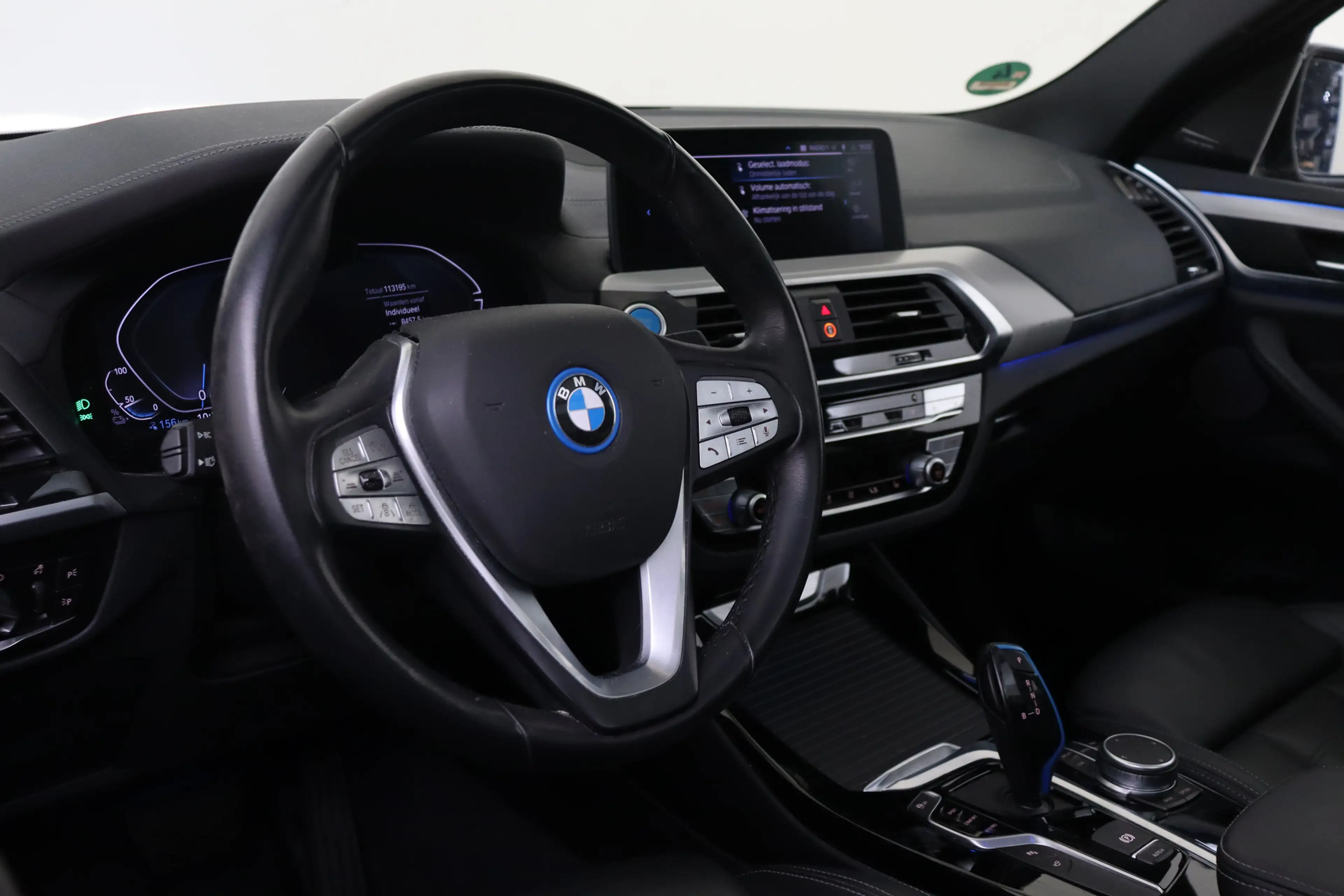 BMW iX3 High Executive / Trekhaak / Sportstoelen / Head-Up — photo 3