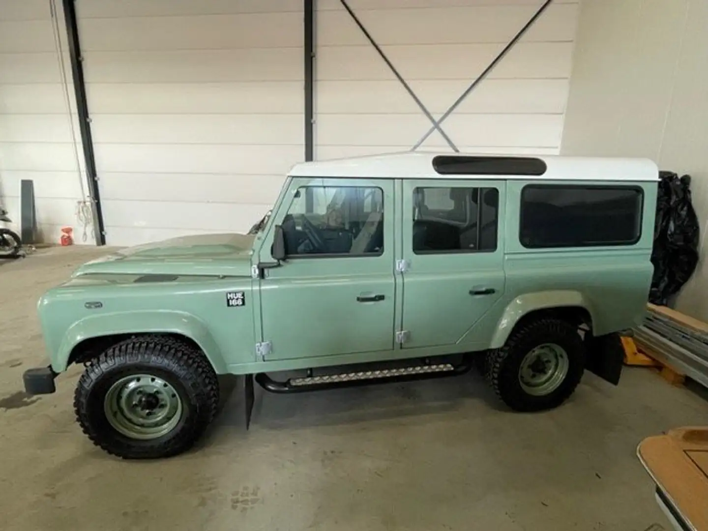Land Rover Defender 2.2 D SW 110" Heritage Limited Edition Hue 166 Groen - 2