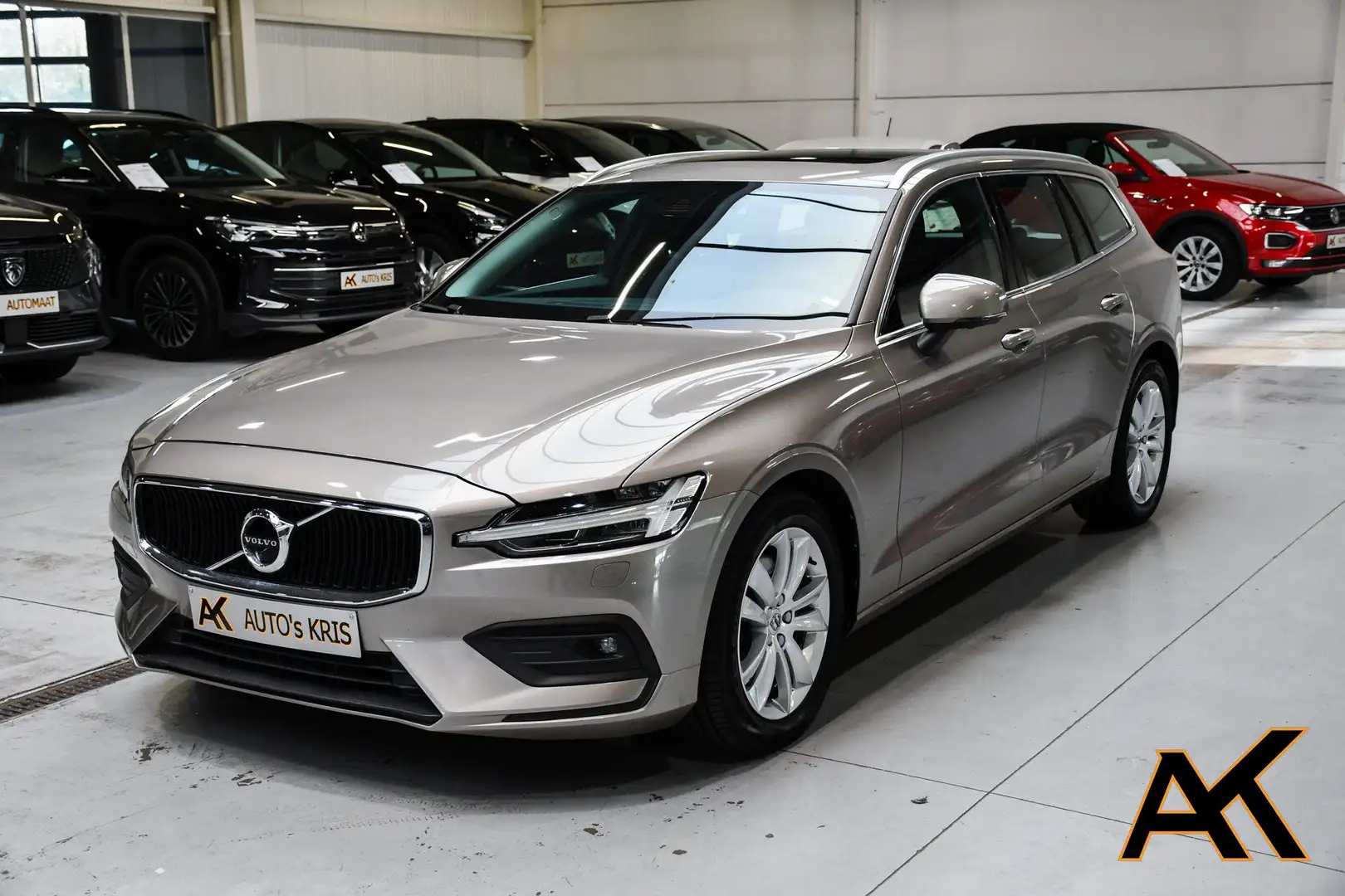Volvo V60 V60 B3 B DKG Momentum - NAVI / CAMERA / PANO /BLIS Beige - 1
