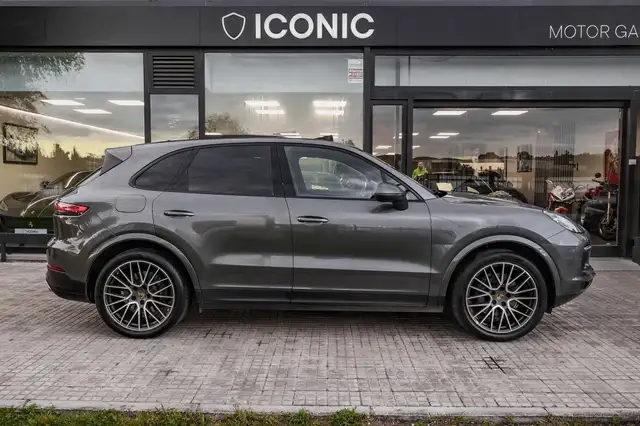 Porsche Cayenne view 5