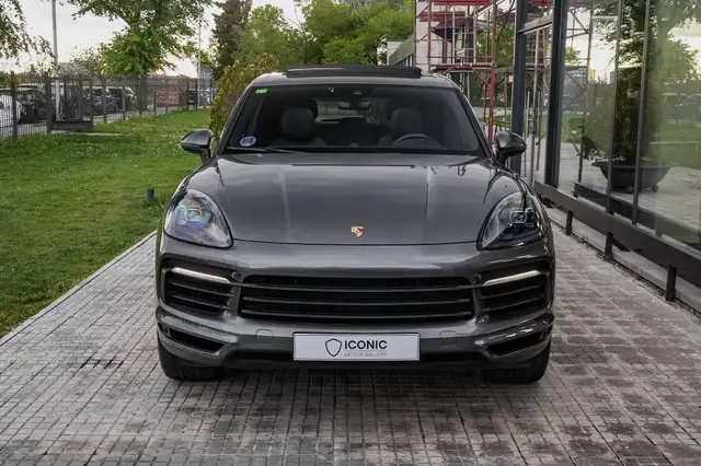 Porsche Cayenne view 4