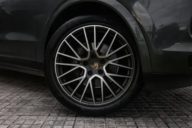 Porsche Cayenne view 2