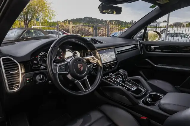 Porsche Cayenne view 10