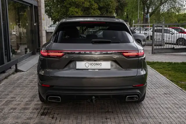 Porsche Cayenne view 7