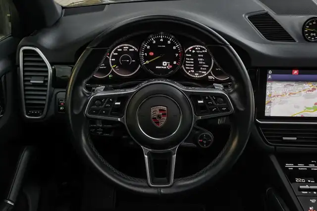 Porsche Cayenne view 13