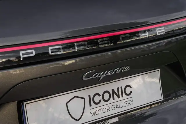 Porsche Cayenne view 9