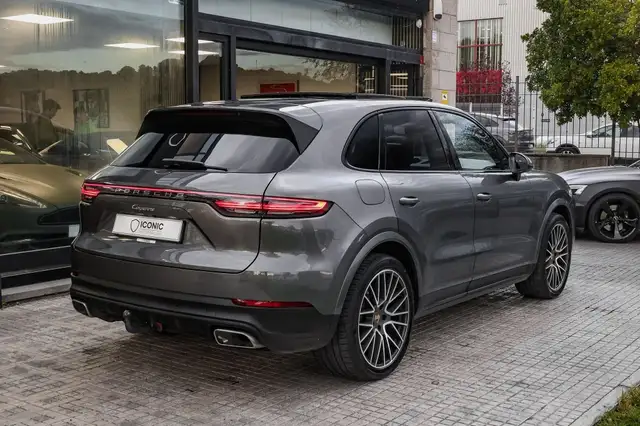 Porsche Cayenne view 6