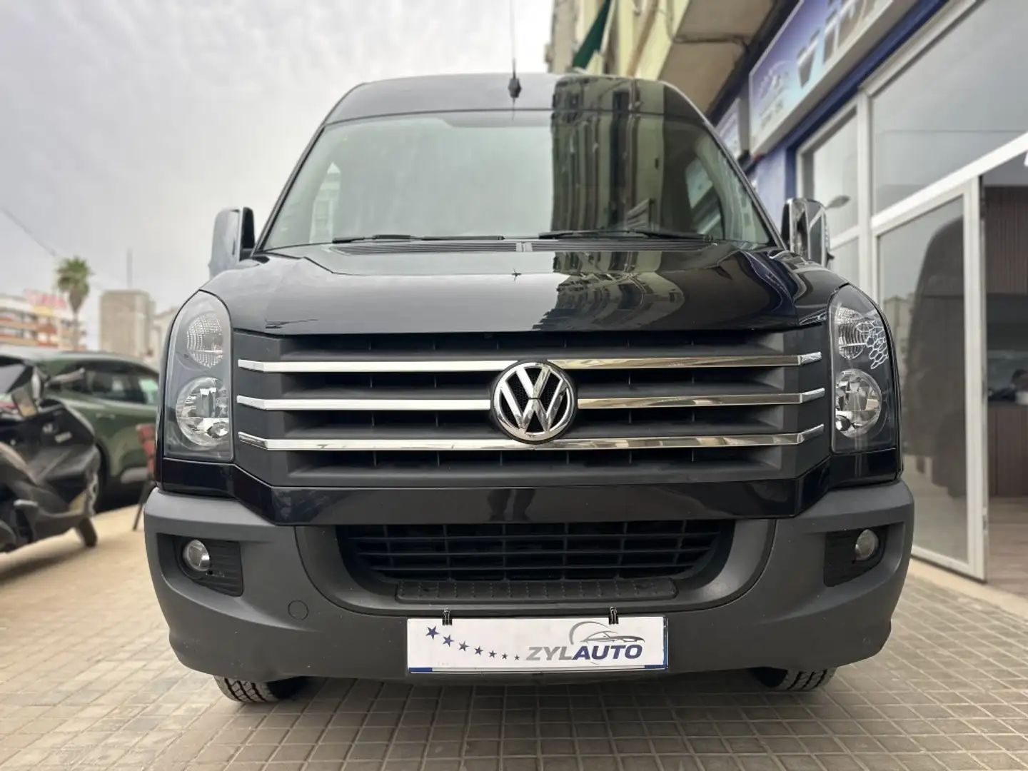 Volkswagen Crafter PRO Furgón BMT 50 BXL 163 TA con voladizo Schwarz - 2
