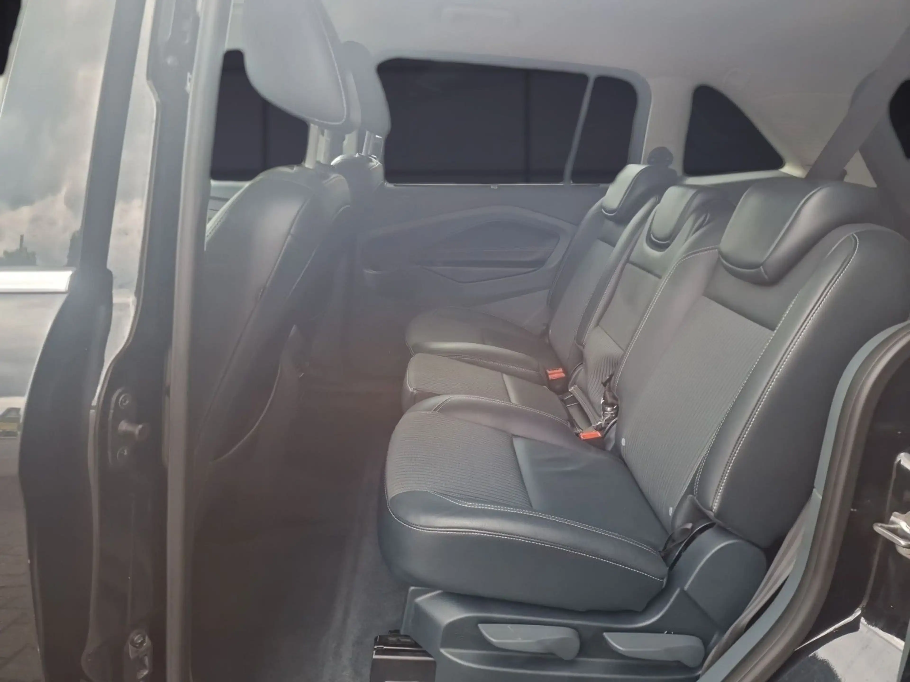 Ford Grand C-Max 2,0TDCi/7-STZ/NAVI/XENON/SHZ/PDC/APA — photo 11