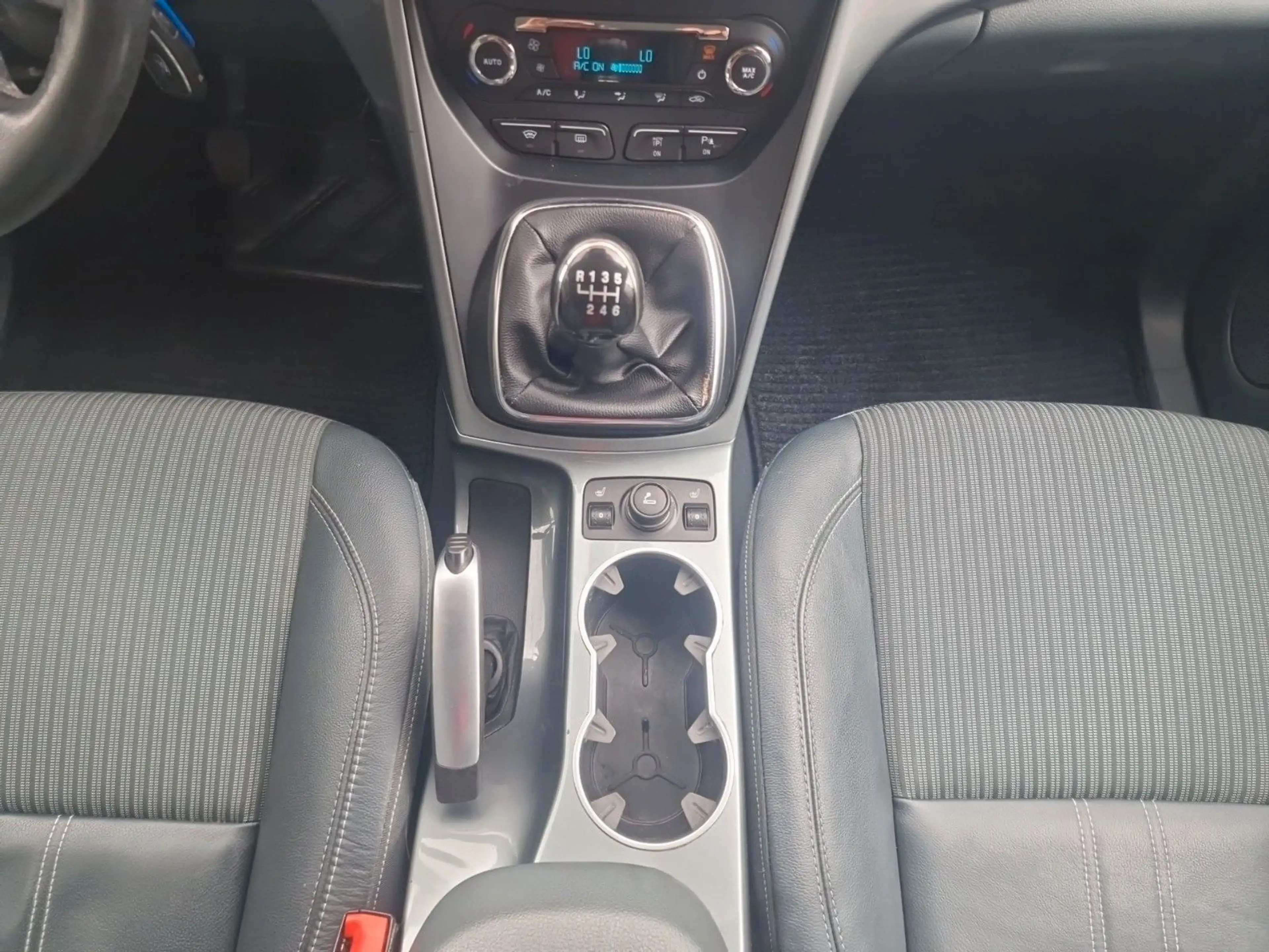 Ford Grand C-Max 2,0TDCi/7-STZ/NAVI/XENON/SHZ/PDC/APA — photo 14