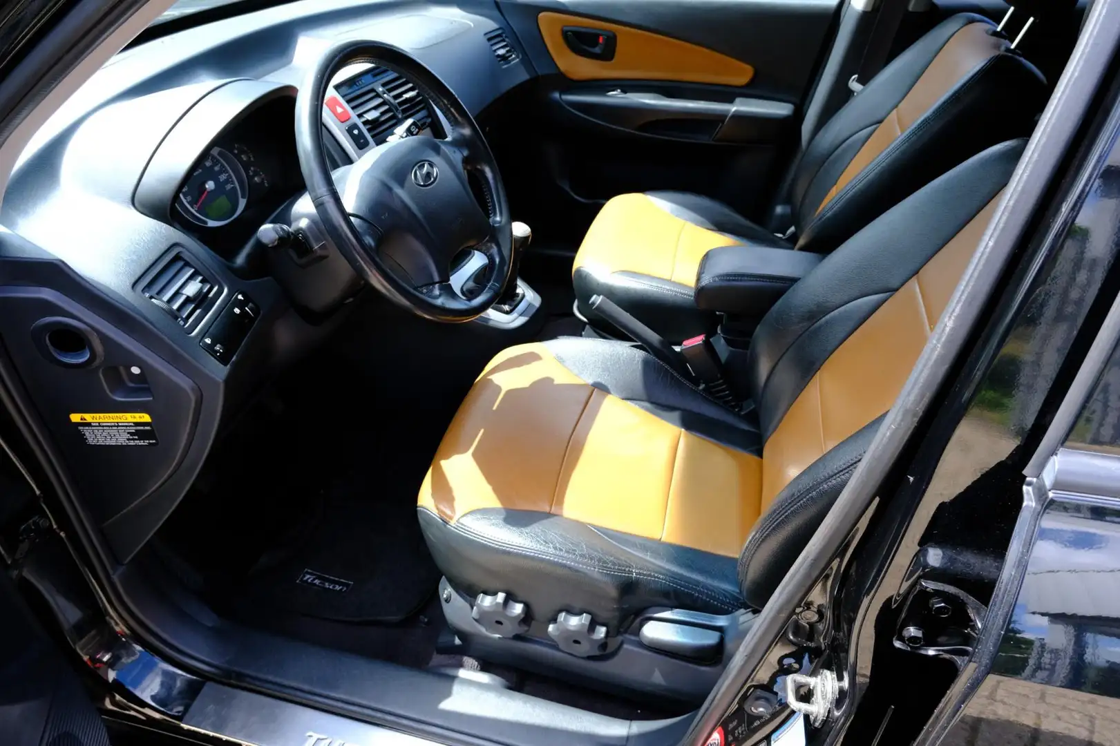 Hyundai TUCSON 2.0i 141pk Style Premium Leder|Clima|LMV Zwart - 2
