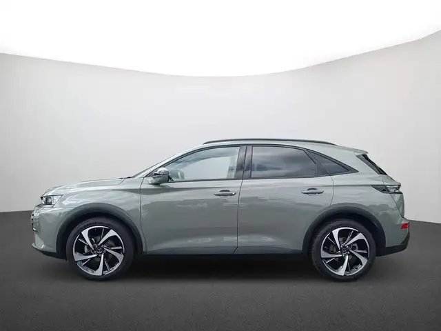 DS Automobiles DS 7 view 4