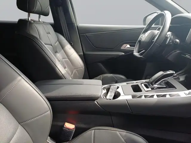 DS Automobiles DS 7 view 11