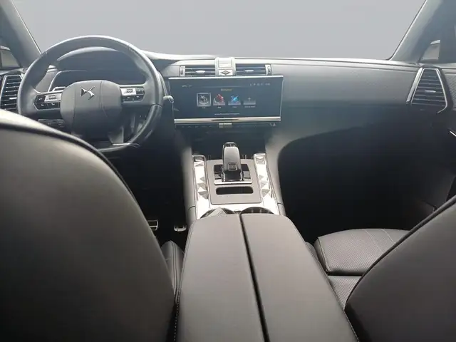 DS Automobiles DS 7 view 10