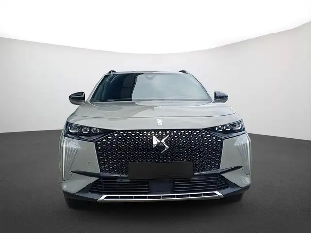DS Automobiles DS 7 view 2