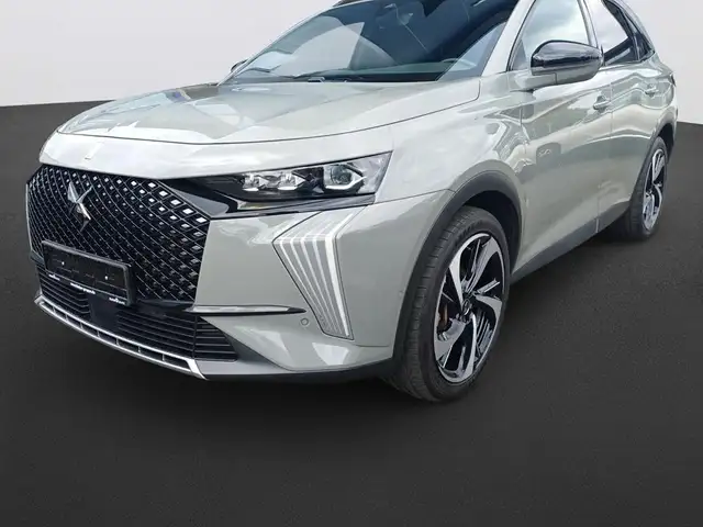 DS Automobiles DS 7 view 9
