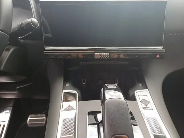 DS Automobiles DS 7 view 12