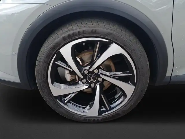 DS Automobiles DS 7 view 8