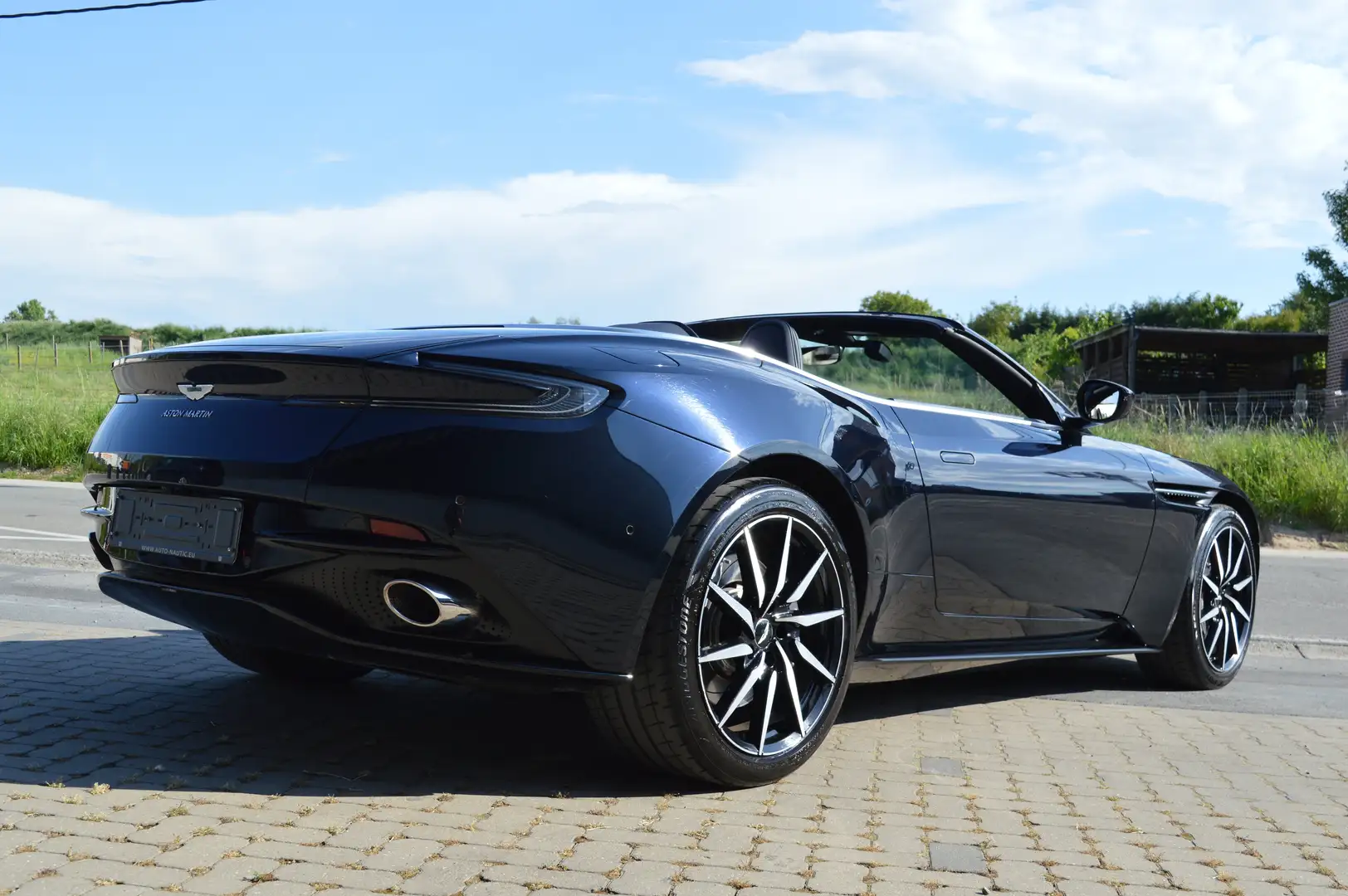 Aston Martin DB11 Volante 4.0 V8 BiTurbo 46.000 km Modrá - 2