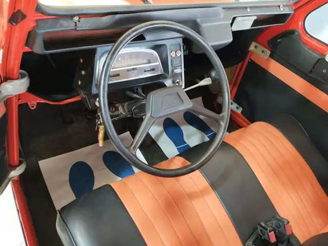 Citroen 2CV view 7