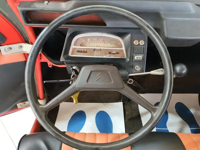 Citroen 2CV view 11