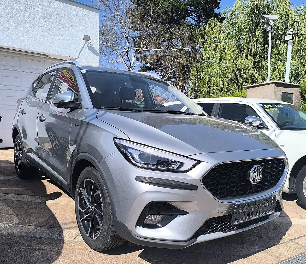 MG ZS 1.5 VTi Luxury Grau - 2