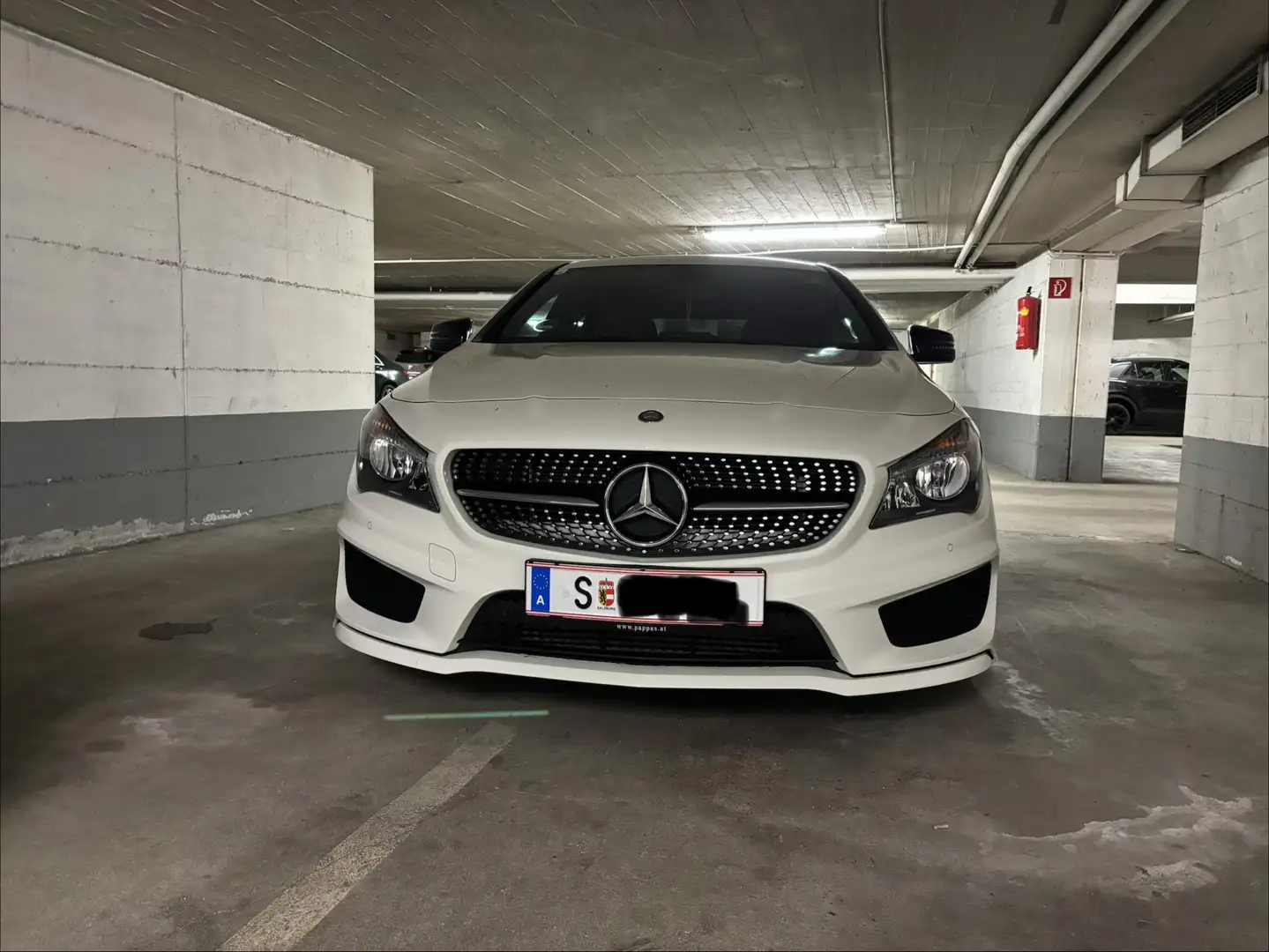 Mercedes-Benz CLA 180 d Shooting Brake, AMG-line, Night Paket Weiß - 2