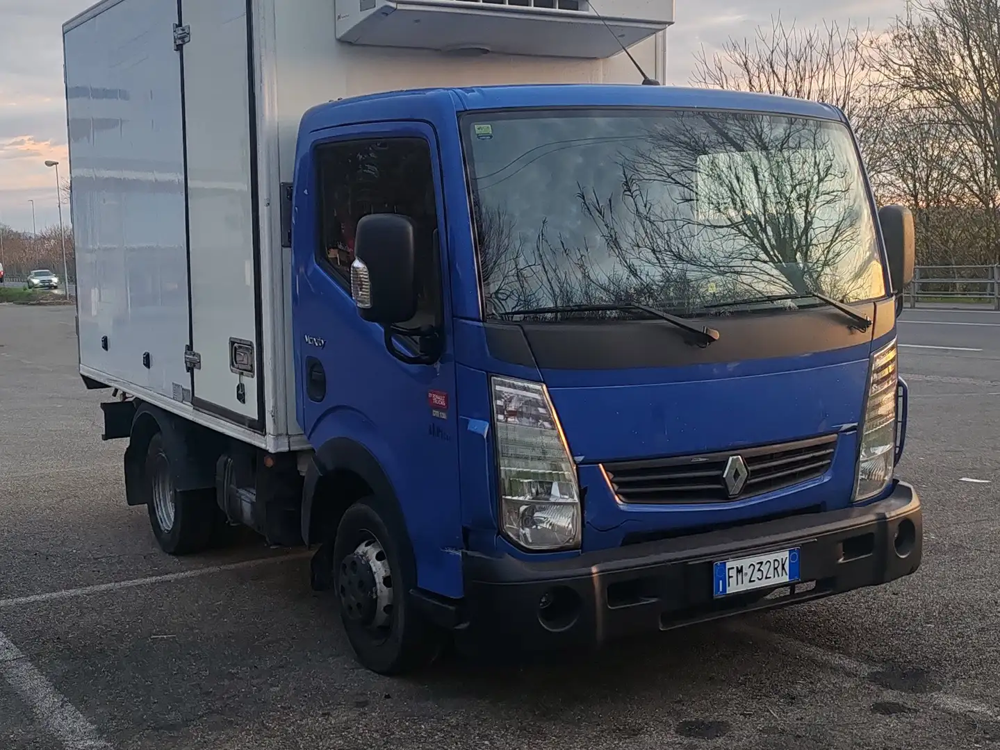 Nissan Cabstar Renault maxity Blue - 1