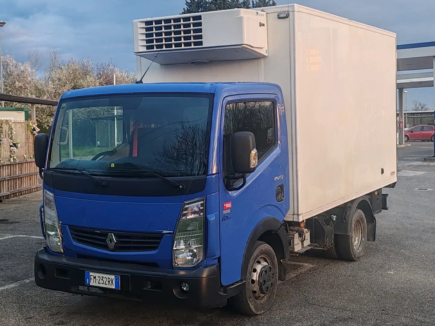 Nissan Cabstar Renault maxity Blue - 2