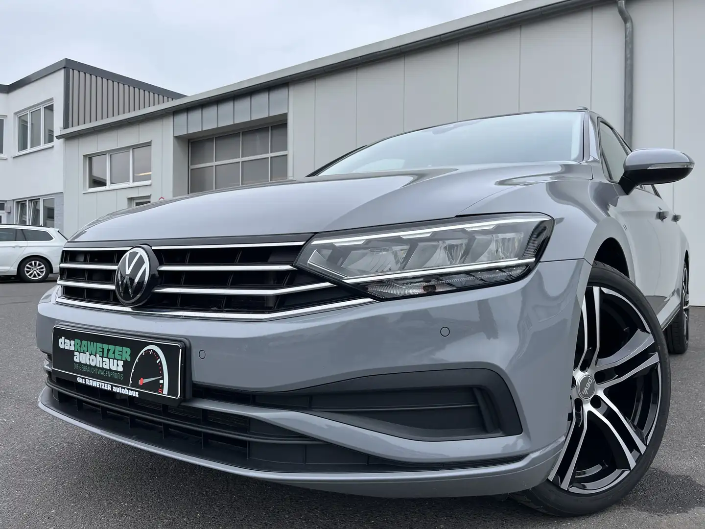 Volkswagen Passat Variant 2.0 TDI R-Line Optik 125€ m. 20% Anzahlung AHK N Grau - 1