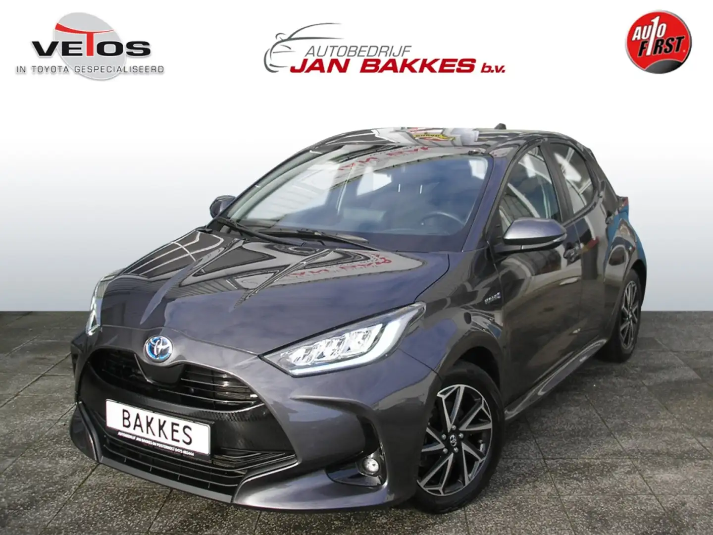 Toyota Yaris 1.5 Hybride Dynamic weinig km Gris - 1