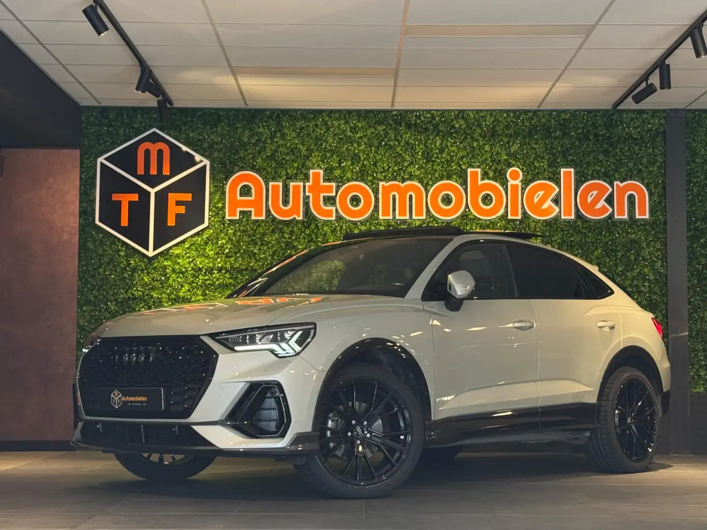 Audi Q3 Sportback 35 TFSI 3x SLINE |PANO|ACC|SFEERVERLICHT Grijs - 1