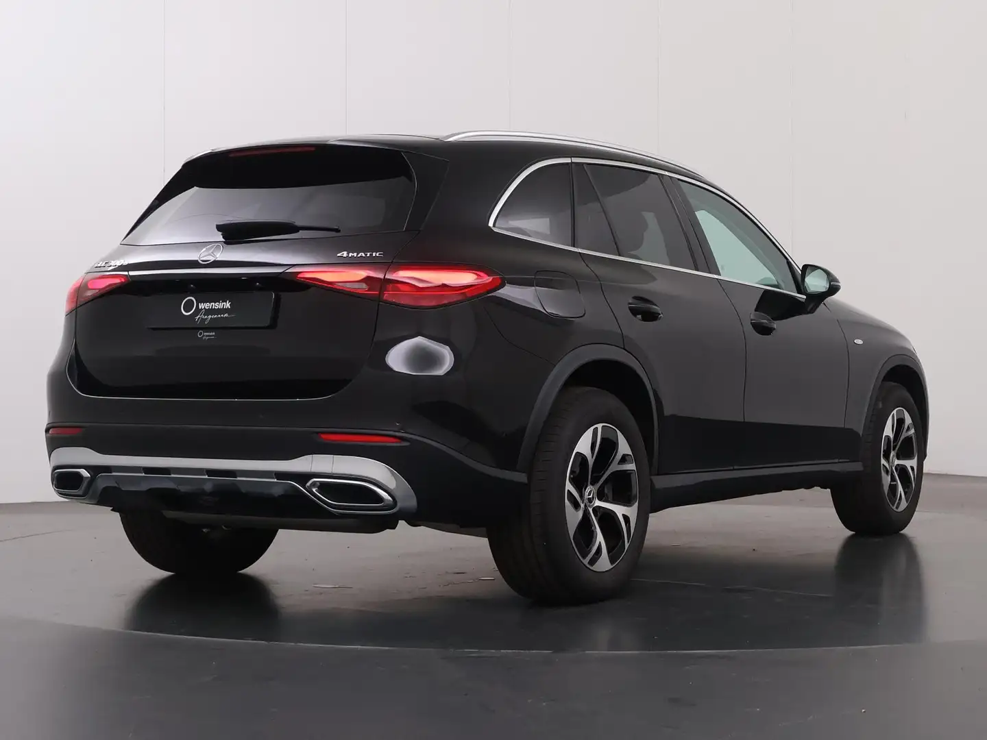 Mercedes-Benz GLC 300 300e 4MATIC Luxury Line | Trekhaak | Winter pakket Schwarz - 2