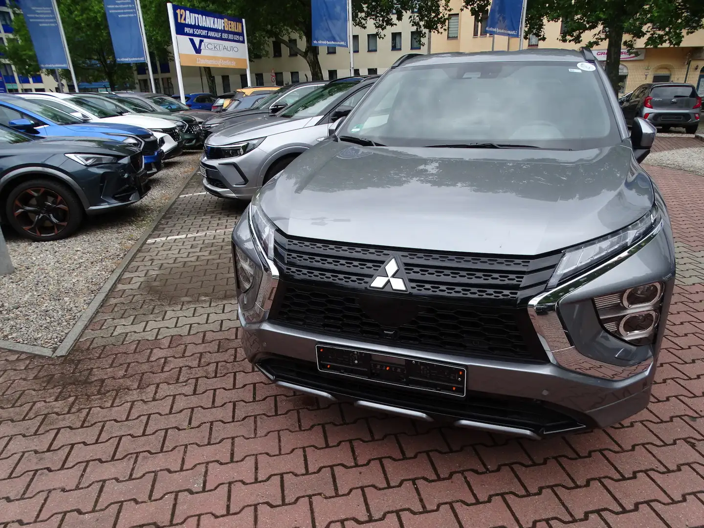 Mitsubishi Eclipse Cross 2.4 Plus Select Black Hybrid 4WD Leder/Alcan Grau - 2