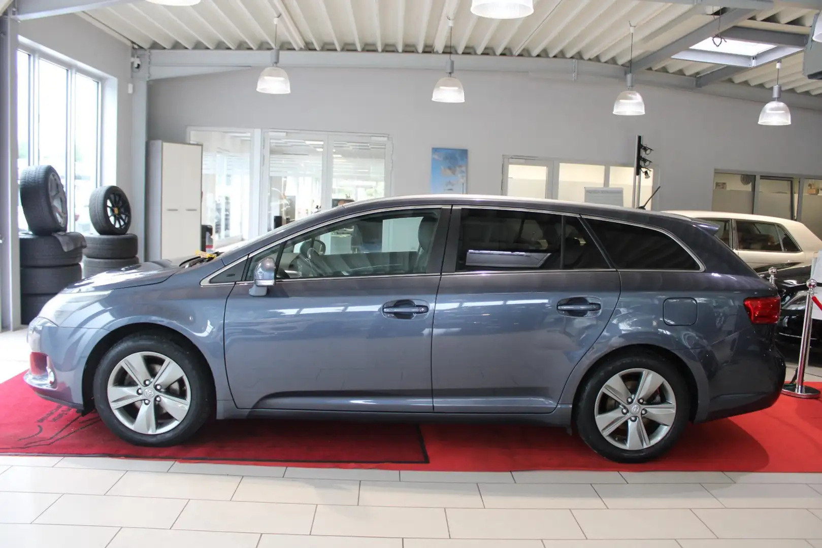 Toyota Avensis Kombi 1.8 *KAMERA/SITZHEIZUNG* - 2