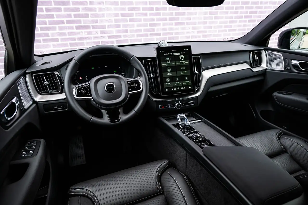Volvo XC60 2026 — фото 12