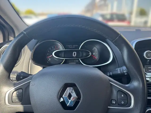 Renault Clio view 8