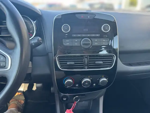 Renault Clio view 9