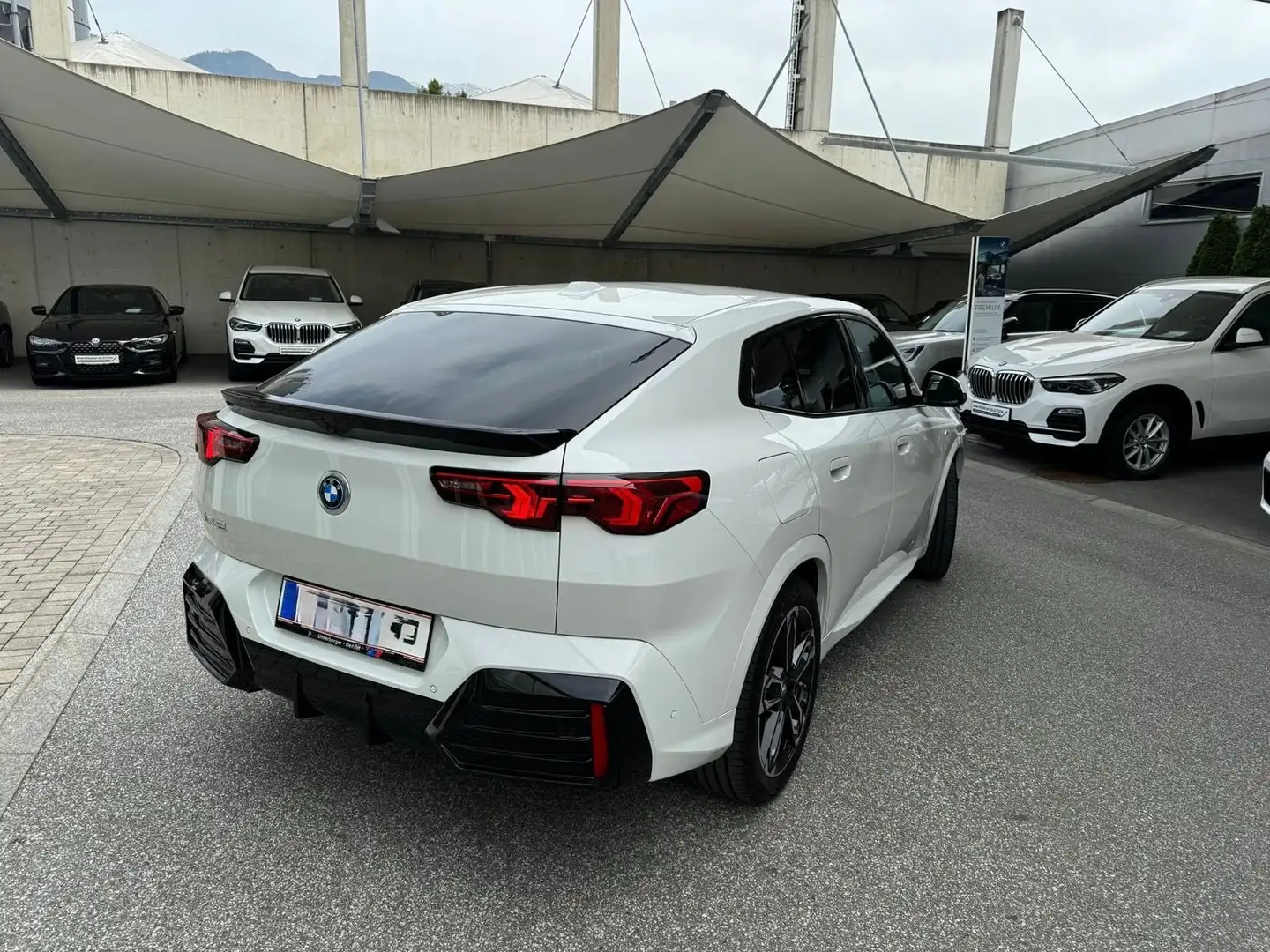 BMW iX2 xDrive30 M Sportpaket AHK Weiß - 2