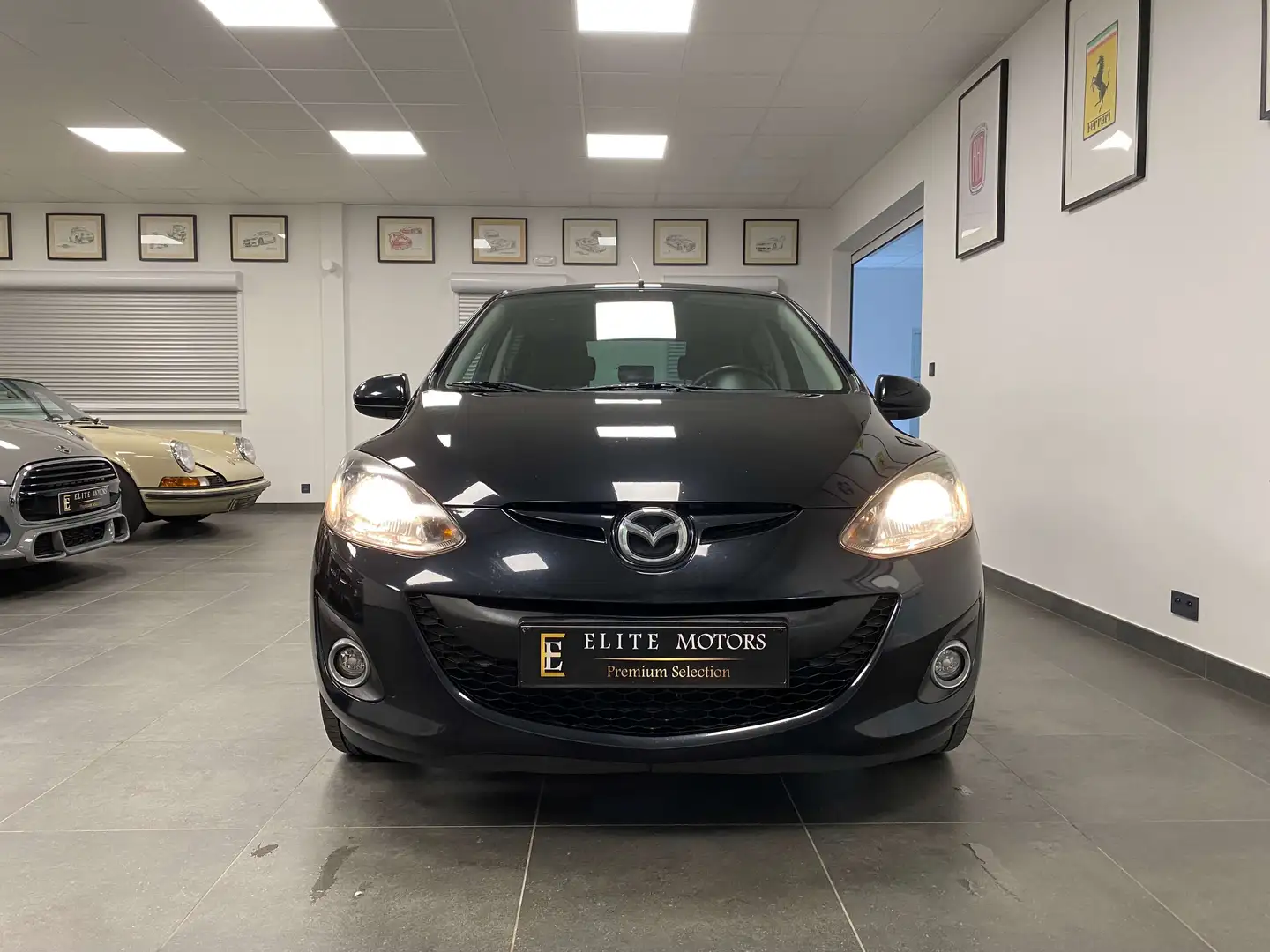 Mazda 2 2 1.3i Sport NavigatIon/ 1erMAIN/ ETAT NEUF / CLIM Noir - 2