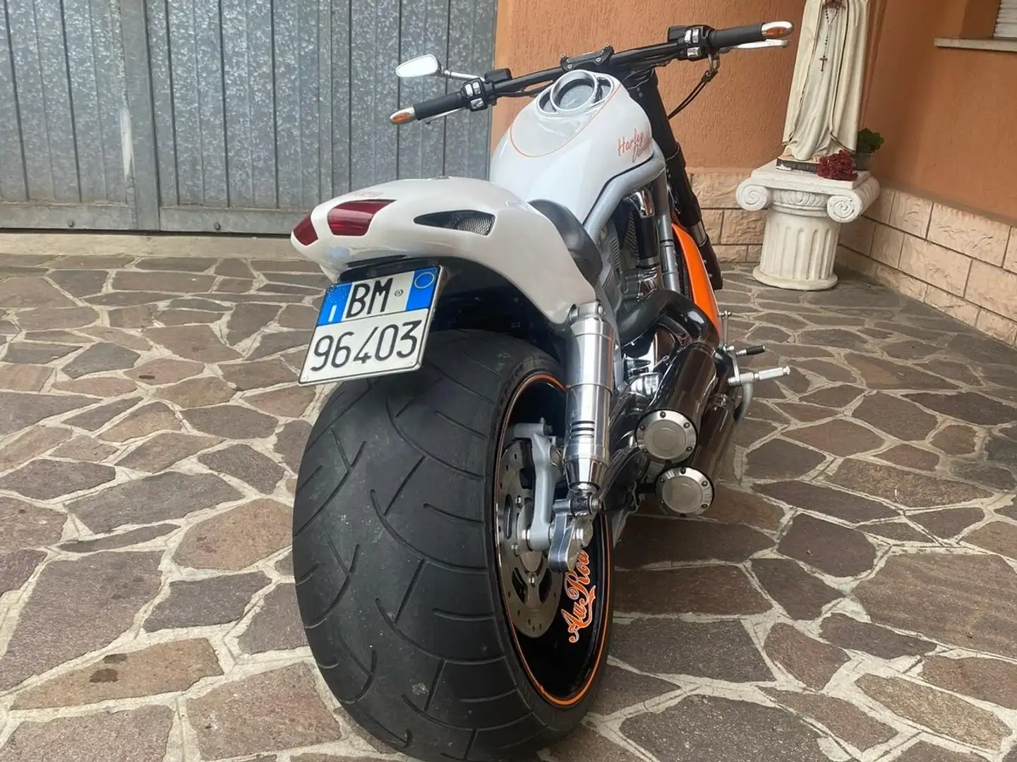 Harley-Davidson V-Rod Centenario Fehér - 2