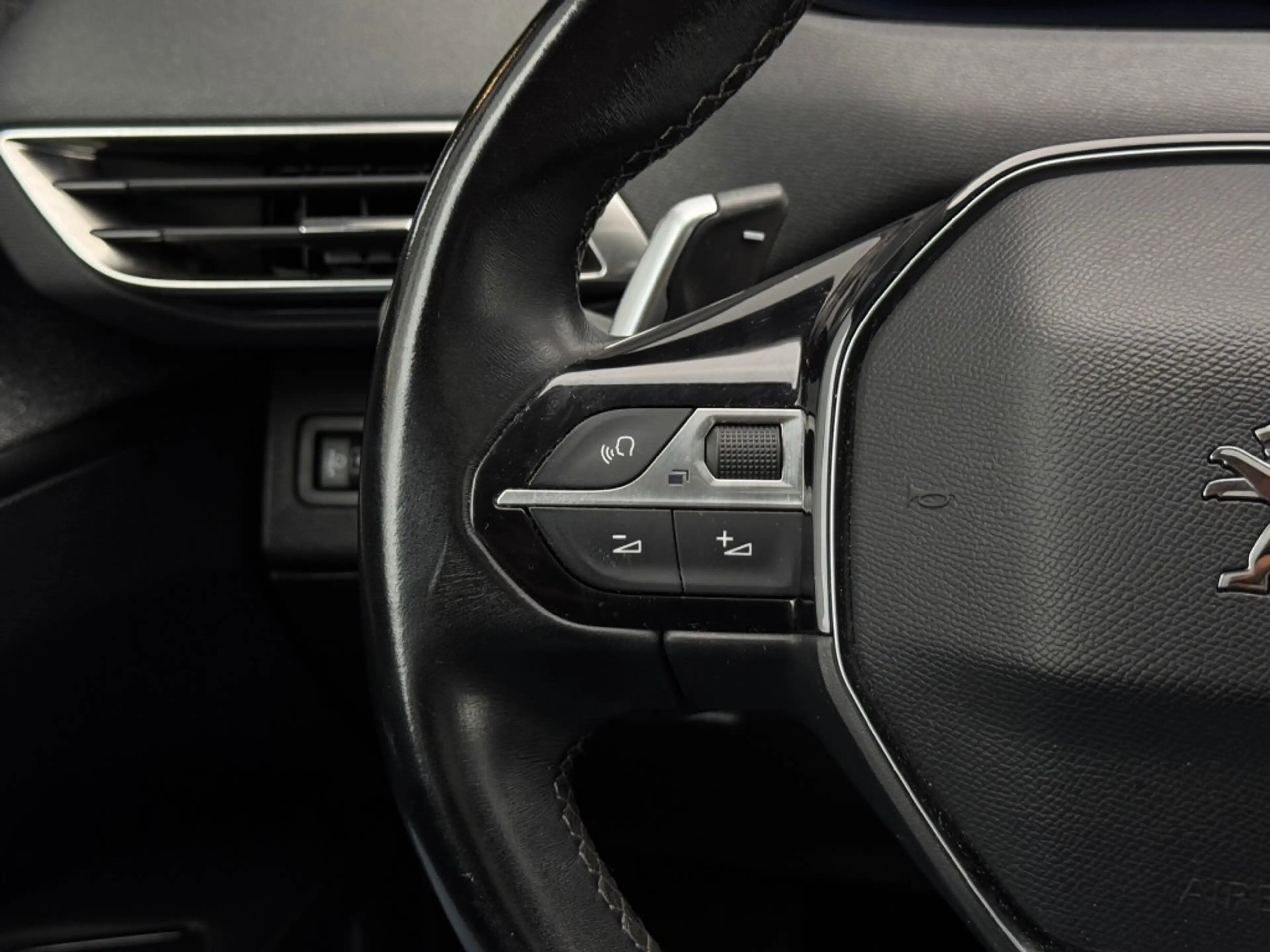 Peugeot 3008 1.2 PureTech Crossway - schuif/kanteldak - camera — photo 12