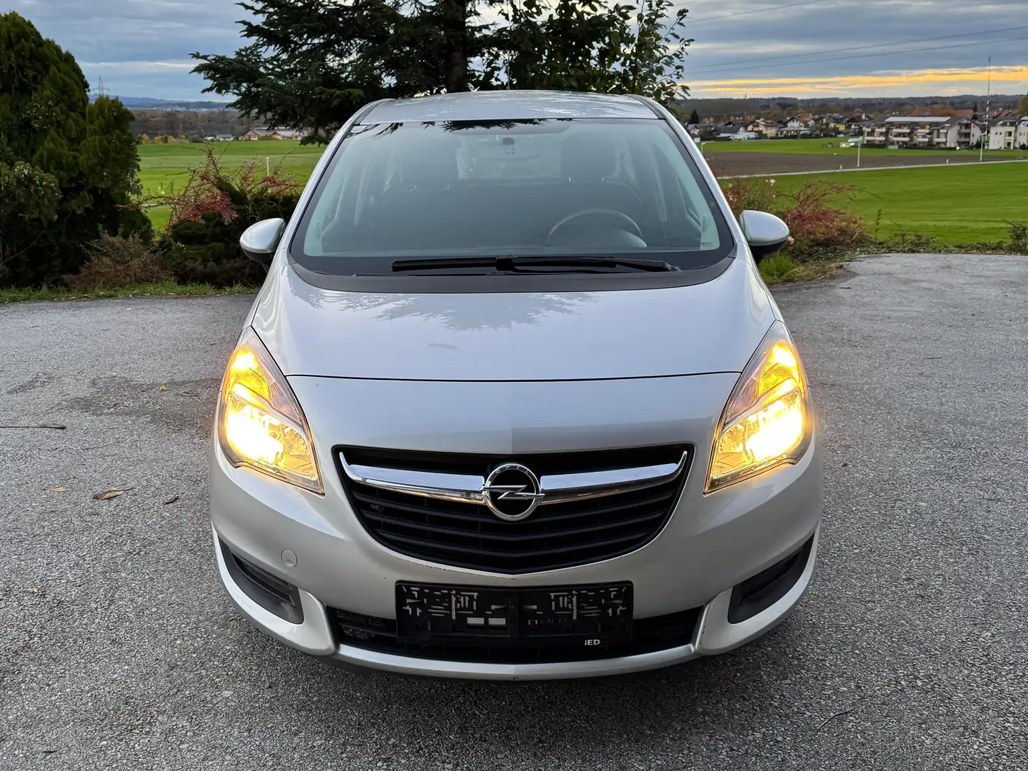 Opel Meriva 1,4 - Jährliche Service + Anhängerkupplung. Silber - 2